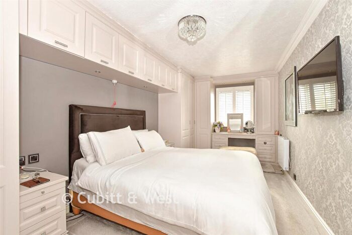 1 Bedroom Flat For Sale In St. James Road, East Grinstead, West Sussex, RH19