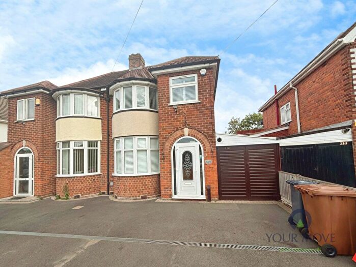 3 Bedroom Semi Detached House To Rent In Hobs Moat Road, Solihull, West Midlands, B92
