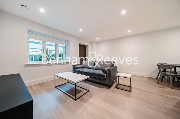 1 Bedroom Flat To Rent In Memorial Avenue, Slough, SL1