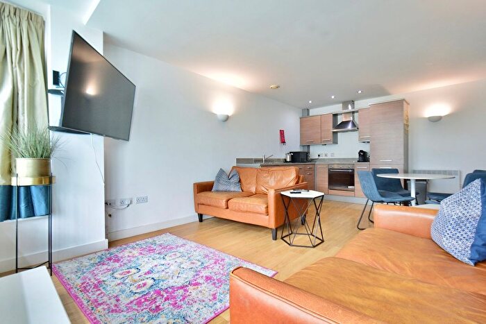 2 Bedroom Flat To Rent In Hunslet Road, Hunslet, Leeds, LS10