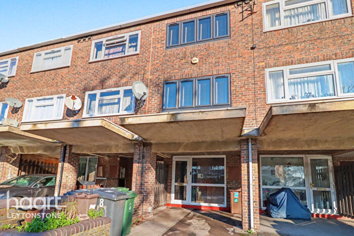 3 Bedroom Town House For Sale In Gramar Close, London, E11