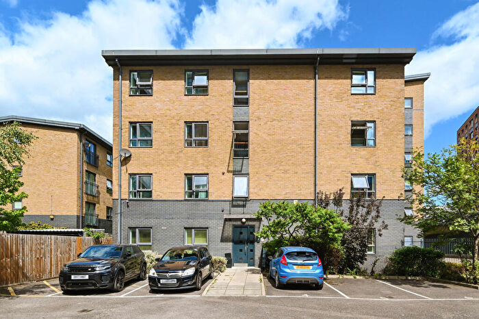 1 Bedroom Flat For Sale In Shire House, Bromley By Bow, E3