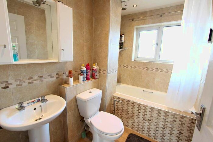 1 Bedroom Flat To Rent In Teresa Gardens, Waltham Cross, EN8