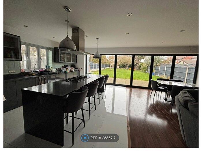 4 Bedroom Detached House To Rent In Lambs Lane North, Rainham, RM13