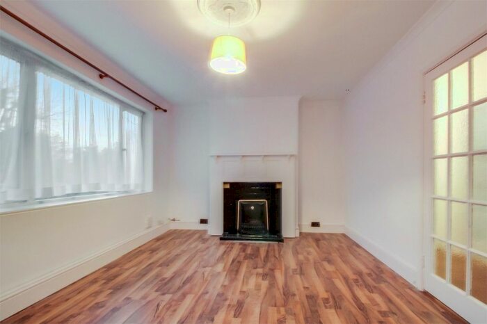 2 Bedroom Maisonette To Rent In Shakespeare Drive, Harrow HA3