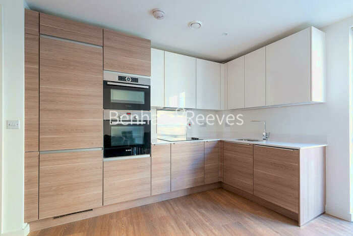3 Bedroom Apartment To Rent In Whiting Way, London, SE16