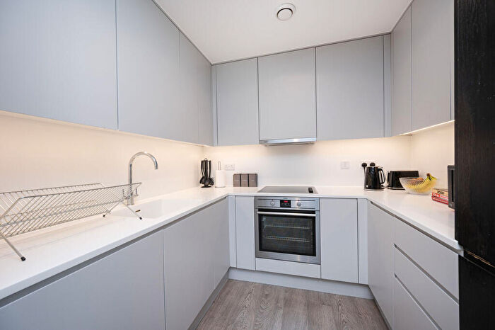 3 Bedroom Flat For Sale In Rookery Court, Leyton, London, E10