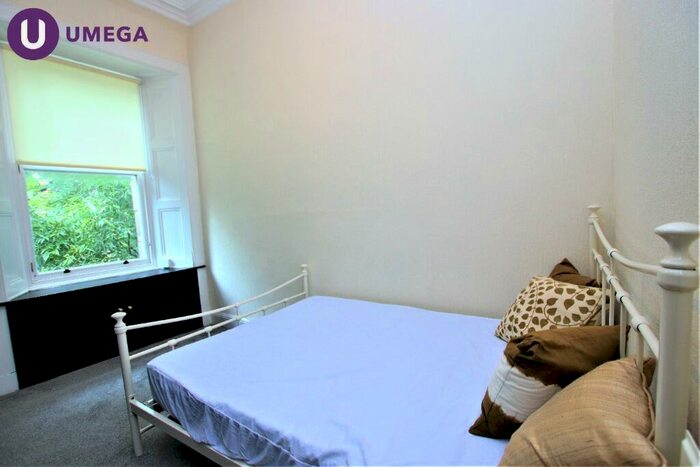 2 Bedroom Apartment To Rent In Brougham Place, Tollcross, Edinburgh, EH3