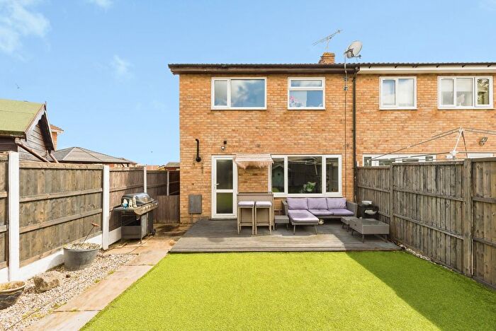 3 Bedroom Semi Detached House For Sale In Birchwood Close, Rhostyllen, Wrexham, LL14