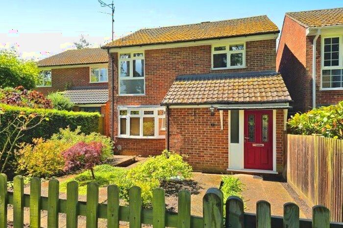 3 Bedroom Property To Rent In Longlands Way, Camberley, GU15