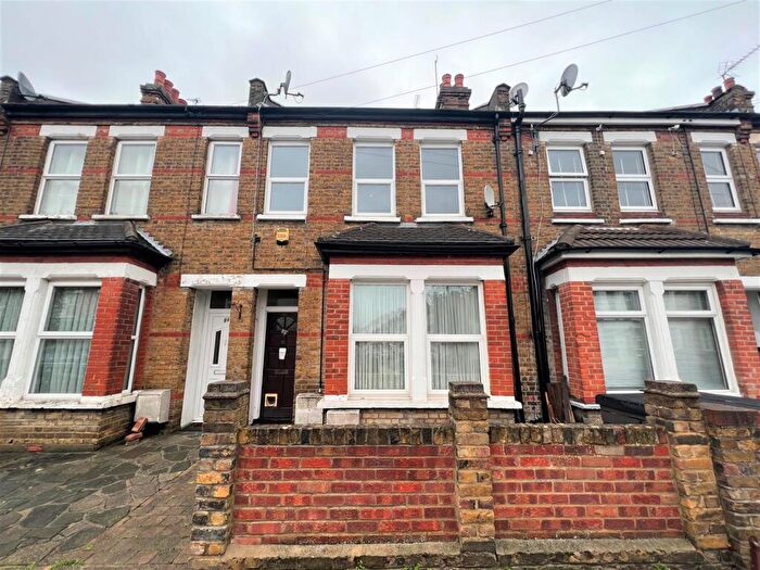 2 Bedroom Flat To Rent In Salisbury Avenue, Westcliff-On-Sea, SS0