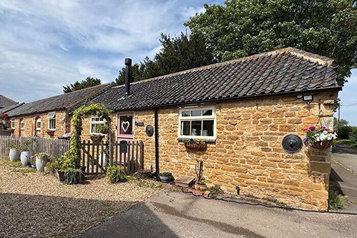 2 Bedroom Barn Conversion For Sale In Jericho Lane, Barkestone, NG13