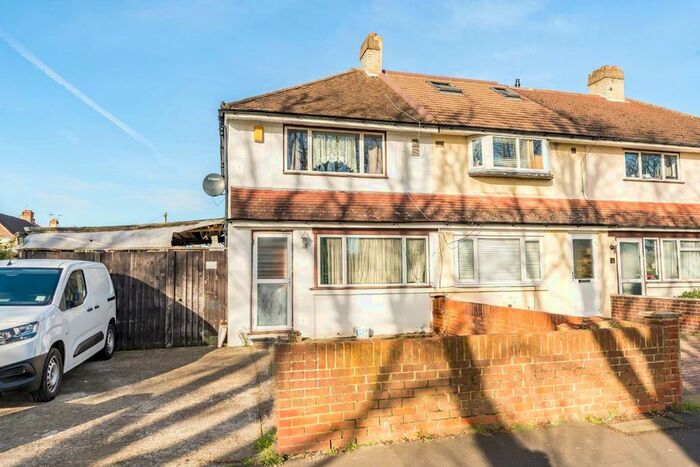 3 Bedroom Property To Rent In Swift Road, Hanworth, Feltham, TW13