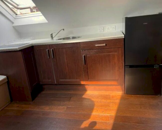 1 Bedroom Studio To Rent In Thorpe Road, Staines, TW18