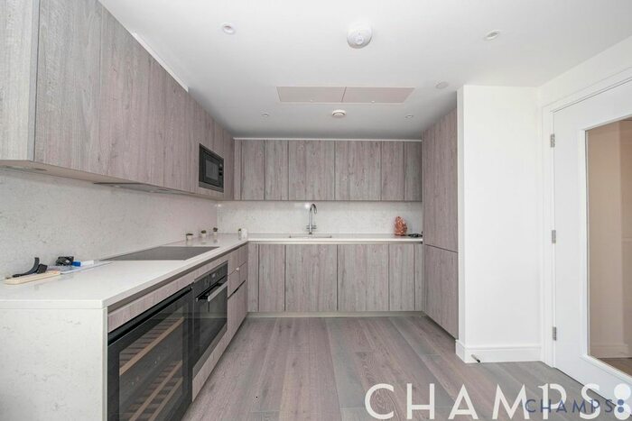 2 Bedroom Flat For Sale In Juniper Drive, London, SW18