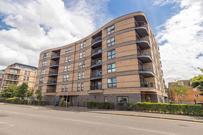 2 Bedroom Flat For Sale In Windsor Road, Slough, SL1