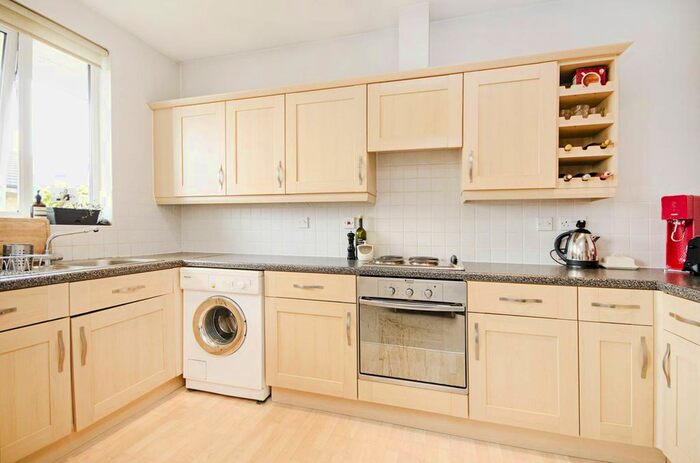 1 Bedroom Flat To Rent In Holly Street, Dalston, London, E8