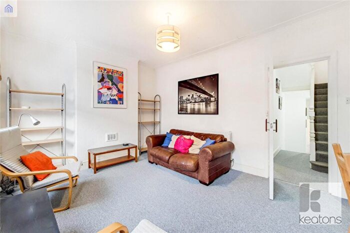 3 Bedroom Flat To Rent In Senrab Street, Stepney, London, E1
