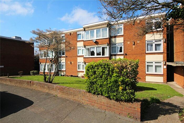 2 Bedroom Flat For Sale In Love Lane, Woodford Green, IG8