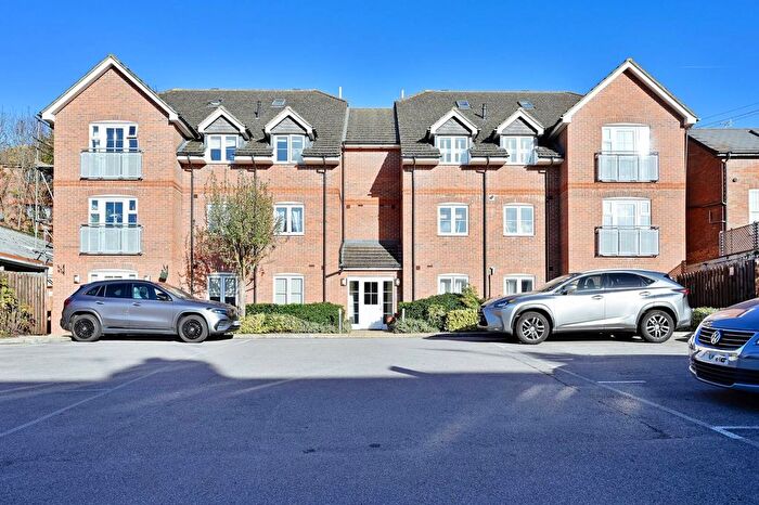 2 Bedroom Flat For Sale In Vale Road, Bushey, WD23