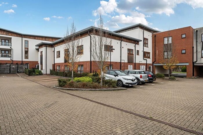 2 Bedroom Flat For Sale In Basingstoke, Hampshire, RG24