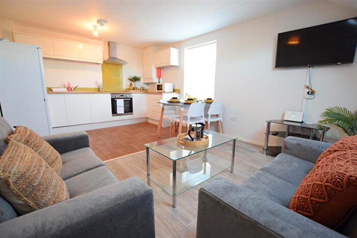 3 Bedroom Apartment To Rent In Depot Street - Student Apartment - /, LN1