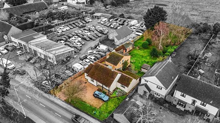 3 Bedroom Detached House For Sale In Bedford Road, Moggerhanger, MK44