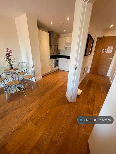 1 Bedroom Flat To Rent In The Chandlers, Leeds, LS2