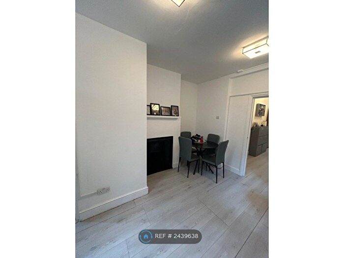 2 Bedroom Flat To Rent In Manor Road, London, N16