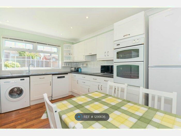 6 Bedroom Semi-Detached House To Rent In Magnolia Drive, Colchester CO4