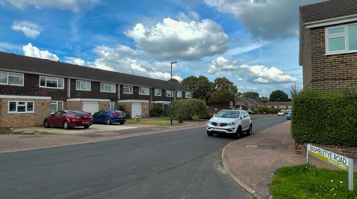 3 Bedroom End Of Terrace House To Rent In Brambletye Road, Crawley, RH10