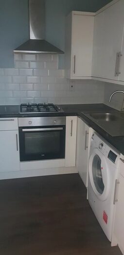 2 Bedroom Flat To Rent In Hook Road, Surbiton, KT6