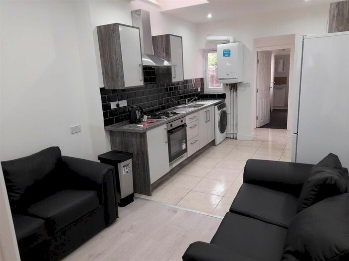 6 Bedroom Terraced House To Rent In Winnie Road, Selly Oak, Birmingham, B29