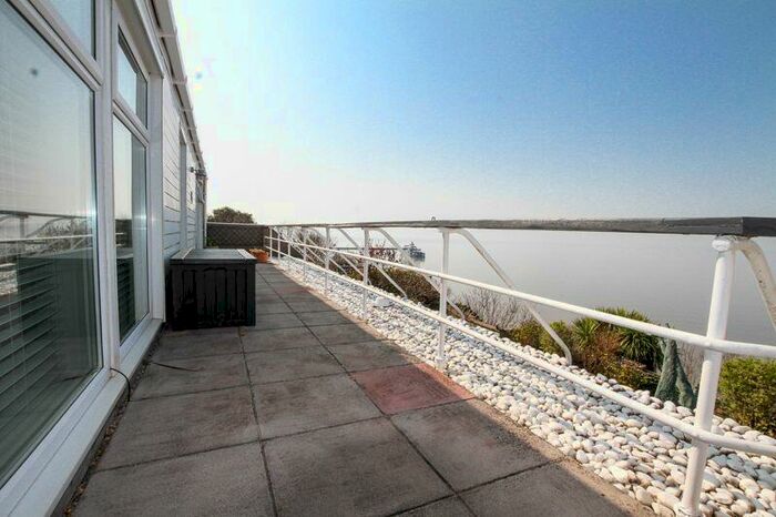 3 Bedroom Flat To Rent In Wellington Terrace, Clevedon, BS21