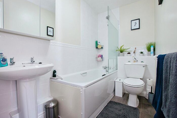 1 Bedroom Flat For Sale In Riverside Place, Fordingbridge, SP6