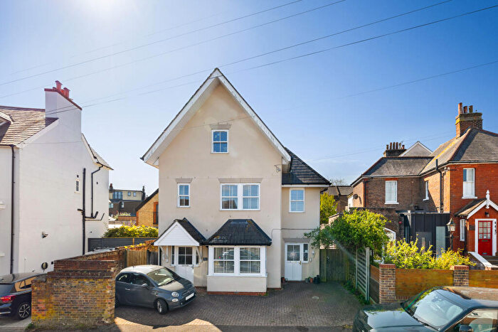 2 Bedroom Apartment For Sale In Ref: Sb - Glovers Road, Reigate, RH2