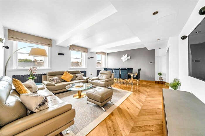 4 Bedroom Flat To Rent In Queen's Gate Terrace, London, SW7