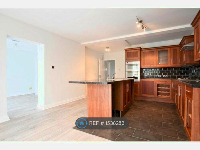 4 Bedroom Semi-Detached House To Rent In Braemar Road, Leamington Spa, CV32