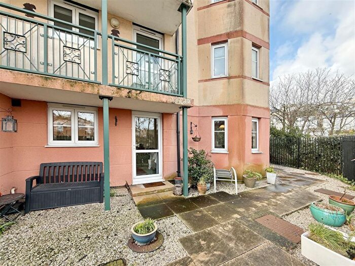 2 Bedroom Flat For Sale In New Road, Brixham, TQ5