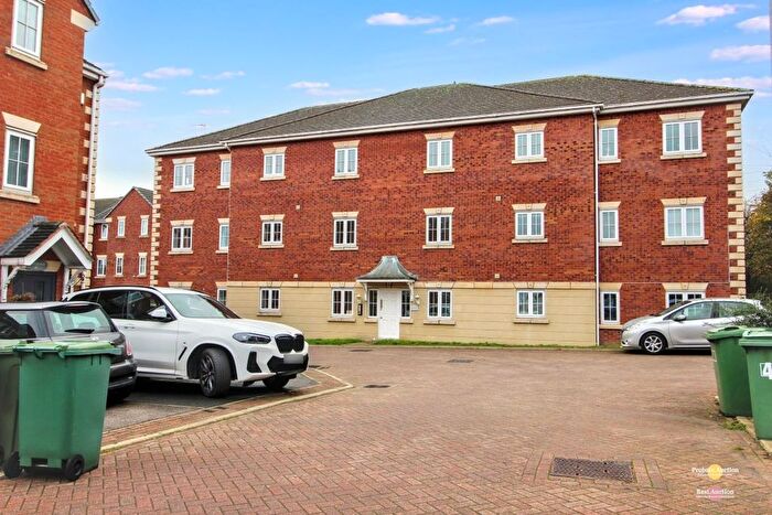 1 Bedroom Flat For Sale In Kiln Avenue, Mirfield, West Yorkshire, WF14