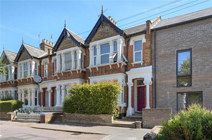 2 Bedroom Flat For Sale In Cleveland Park Avenue, Walthamstow, London, E17