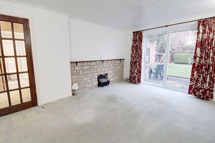 2 Bedroom Detached Bungalow To Rent In Brookside Crescent, Cuffley, EN6