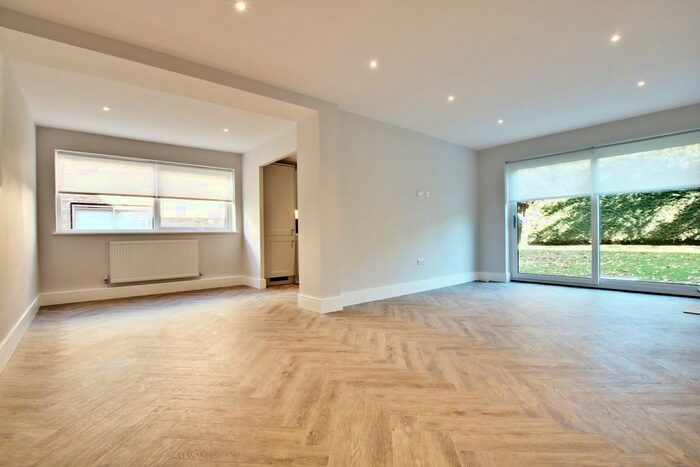 2 Bedroom Apartment To Rent In Wickham Road, Beckenham, BR3