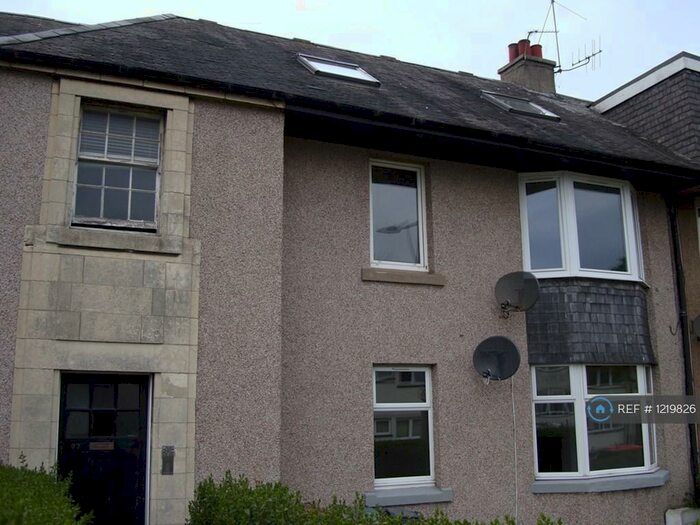 3 Bedroom Flat To Rent In Crewe Road West, Edinburgh, EH5