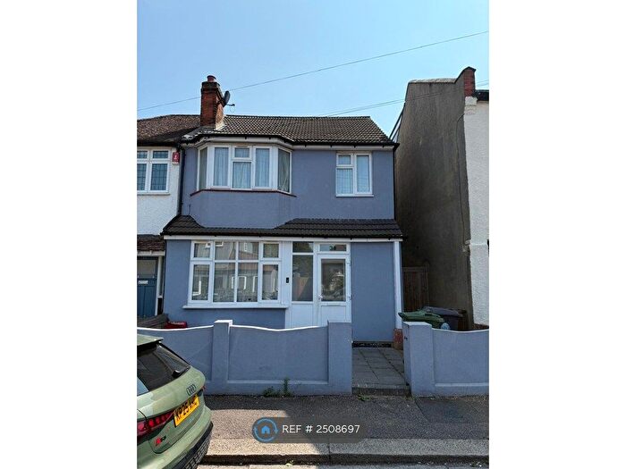 3 Bedroom Semi-Detached House To Rent In Chivers Road, London, E4