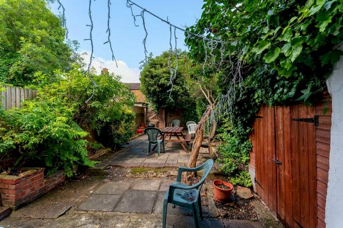 6 Bedroom Property To Rent In Bloemfontein Road, Shepherd's Bush, London, W12