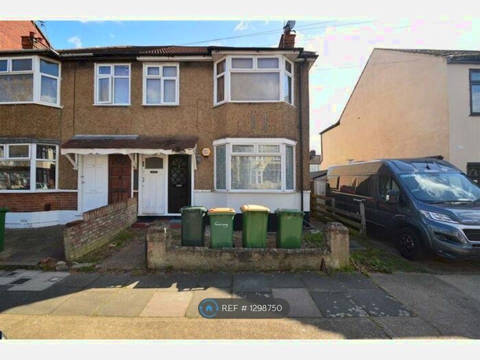 1 Bedroom Flat To Rent In Manor Park, London, E12