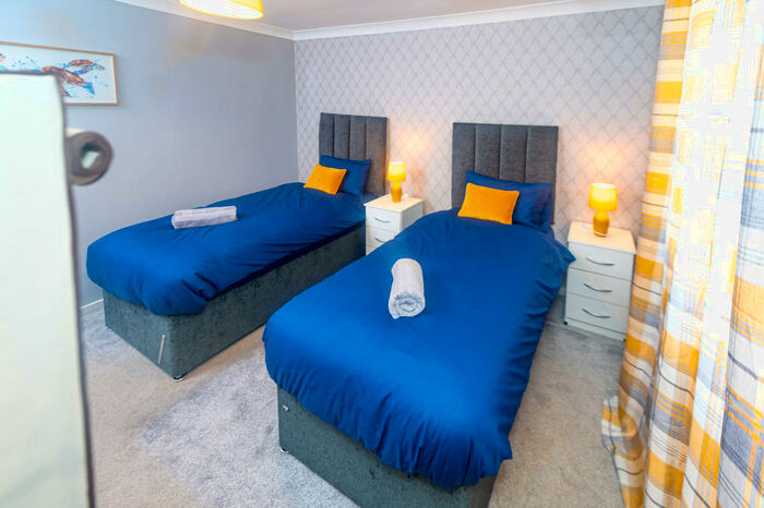 3 Bedroom Flat To Rent In Newnham Place, Bristol, BS34