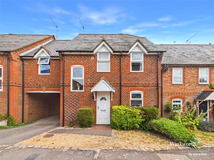 4 Bedroom Link Detached House For Sale In The Close, Hampstead Norreys, Thatcham, Berkshire, RG18