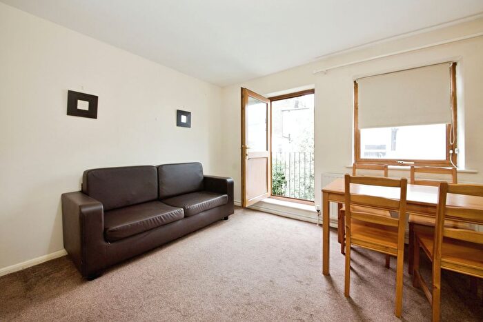 2 Bedroom Flat To Rent In Cowley Court, West Street, E11
